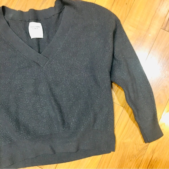 Abercrombie Fitch grey gray crop soft sweater v-neck winter athleisure - Picture 3 of 7
